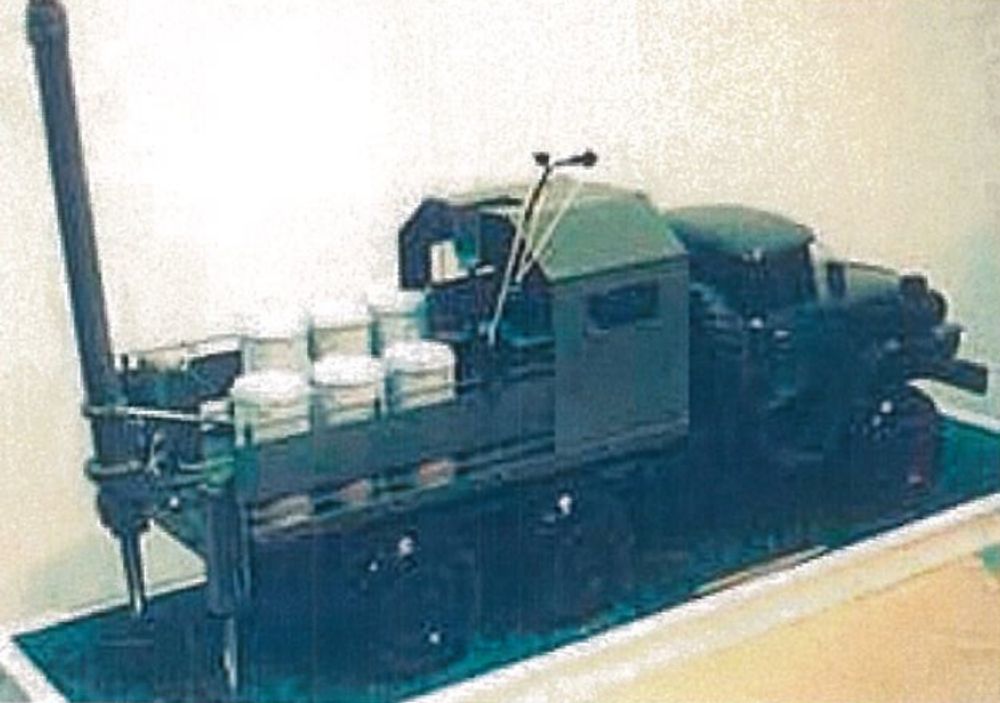 Постановник мін М-225 на базі ЗІЛ-131 (макет)