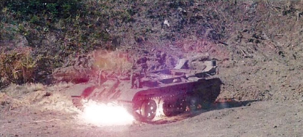 Відеорозкадрування підриву на міні ТМ-72 з детонатором МВН-72 БРЕМ на базі танка Т-55 - кадр 1