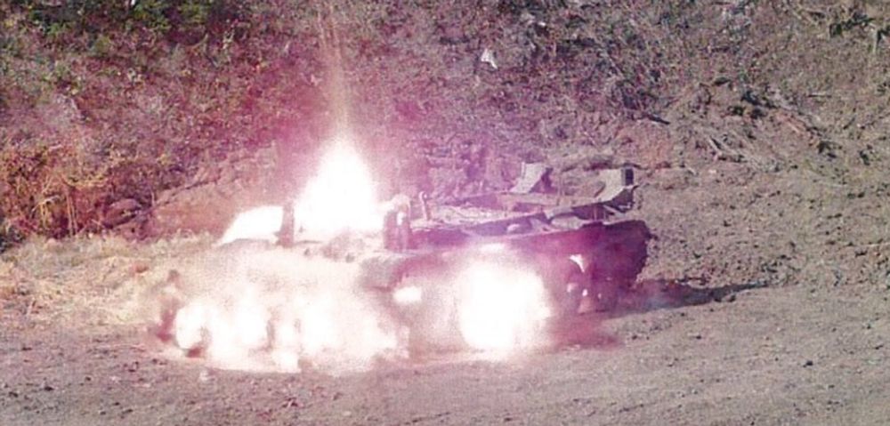 Відеорозкадрування підриву на міні ТМ-72 з детонатором МВН-72 БРЕМ на базі танка Т-55 - кадр 3
