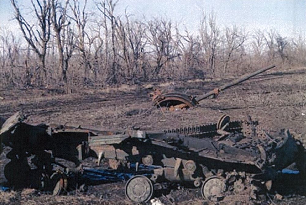 Т-64Б після проїзду над міною ТМ-89, від детонації боєкомплекту корпус розірвало, башту відкинуло на 20 метрів ліворуч від танка