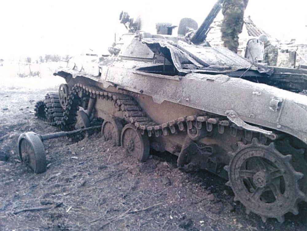БМП-2 після підриву на міні ТМ-57, поблизу селища Опитне, загинули двоє військовослужбовців, 7 дістали поранення